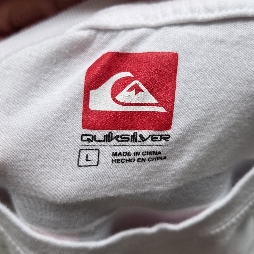 Quiksilver White Tee with‎ Vibrant Surf Graphic - Picture 2 of 8
